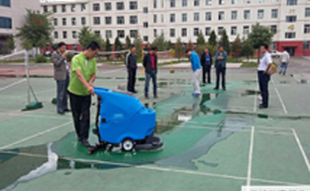 河南洗地機的水箱為什么需要及時清理?